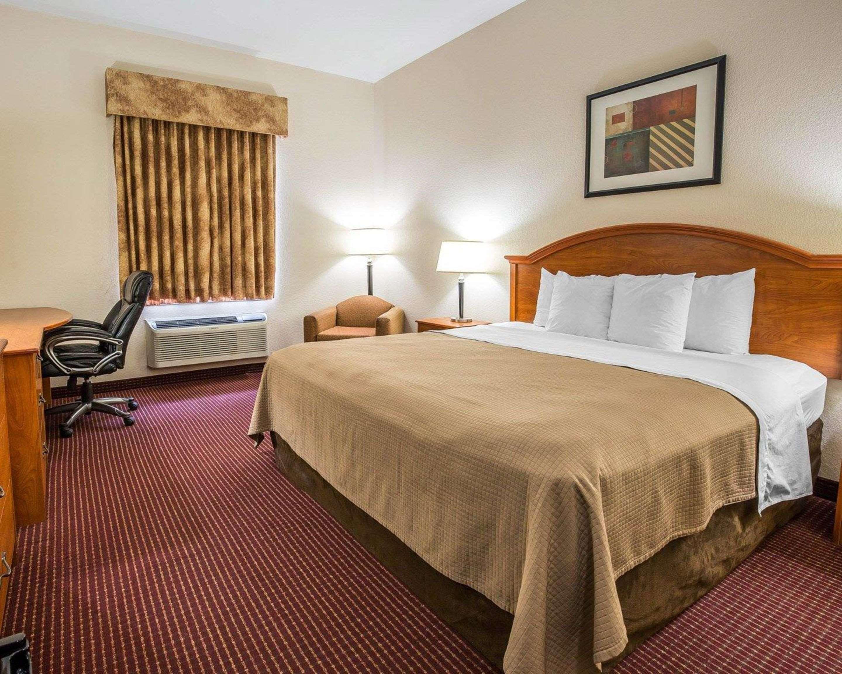 Sonesta Essential Beaumont Hotel Exterior photo