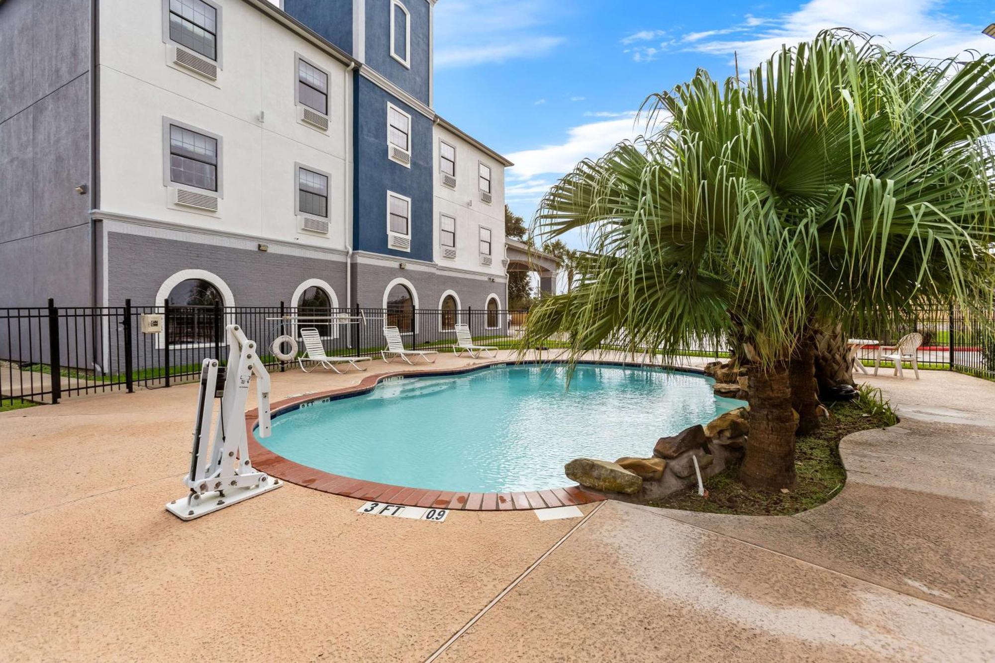 Sonesta Essential Beaumont Hotel Exterior photo